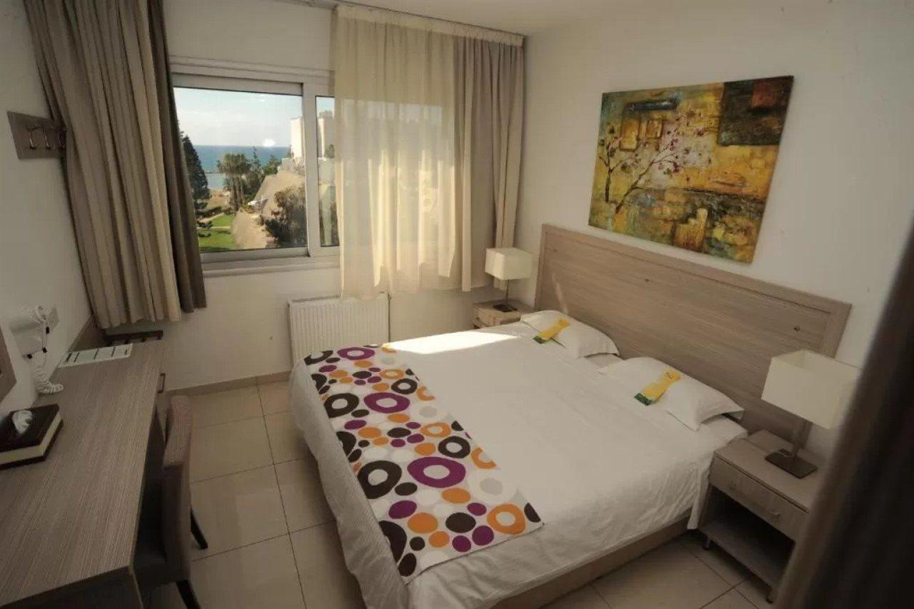 Frixos Suites Hotel Apts Вороклини Экстерьер фото
