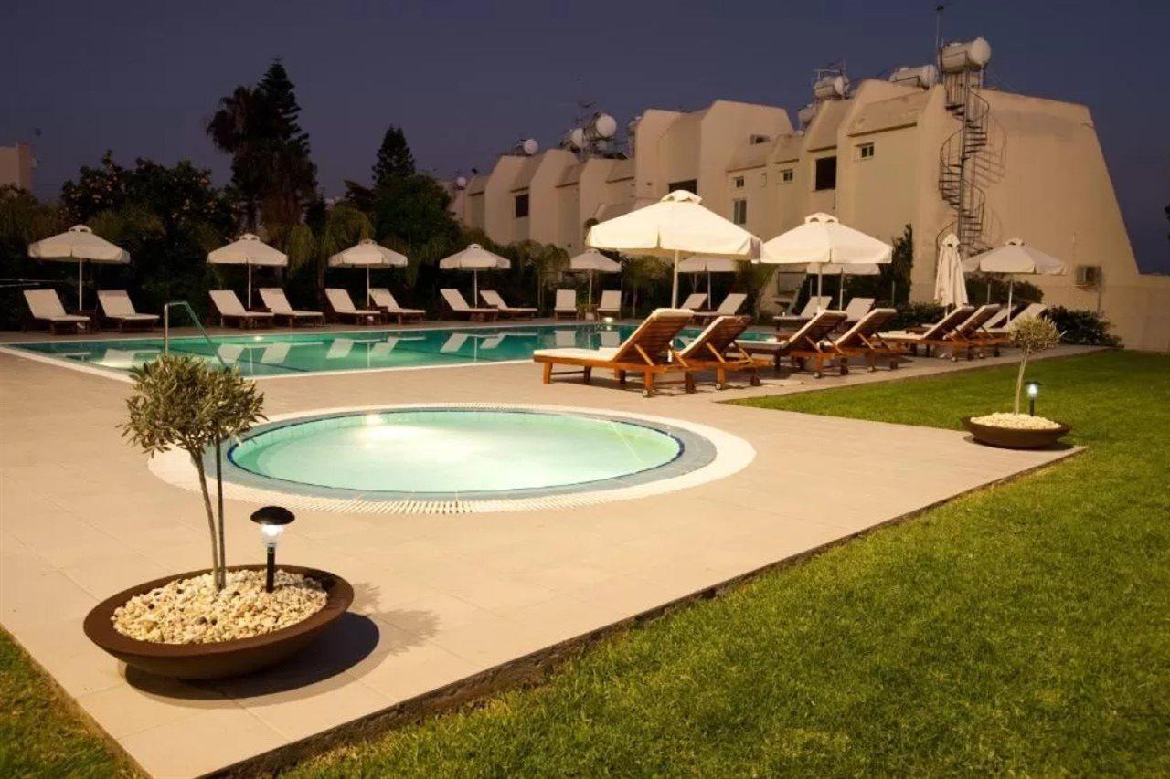 Frixos Suites Hotel Apts Вороклини Экстерьер фото